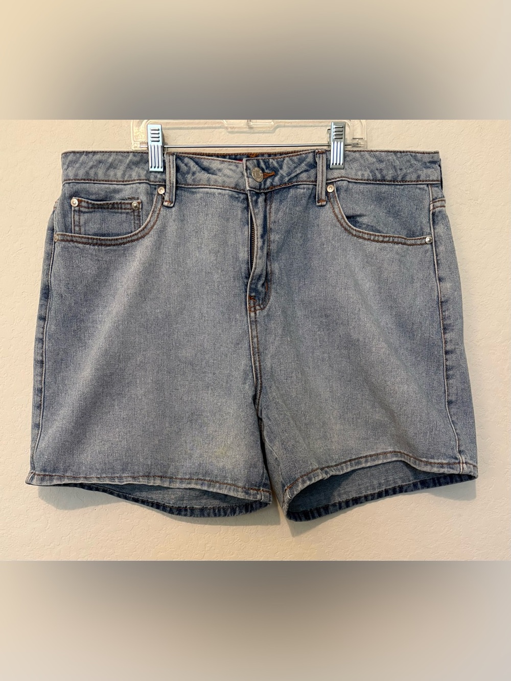 Guess Rose Embroidered Women’s Jeans Shorts Size 32 Y2K, denim